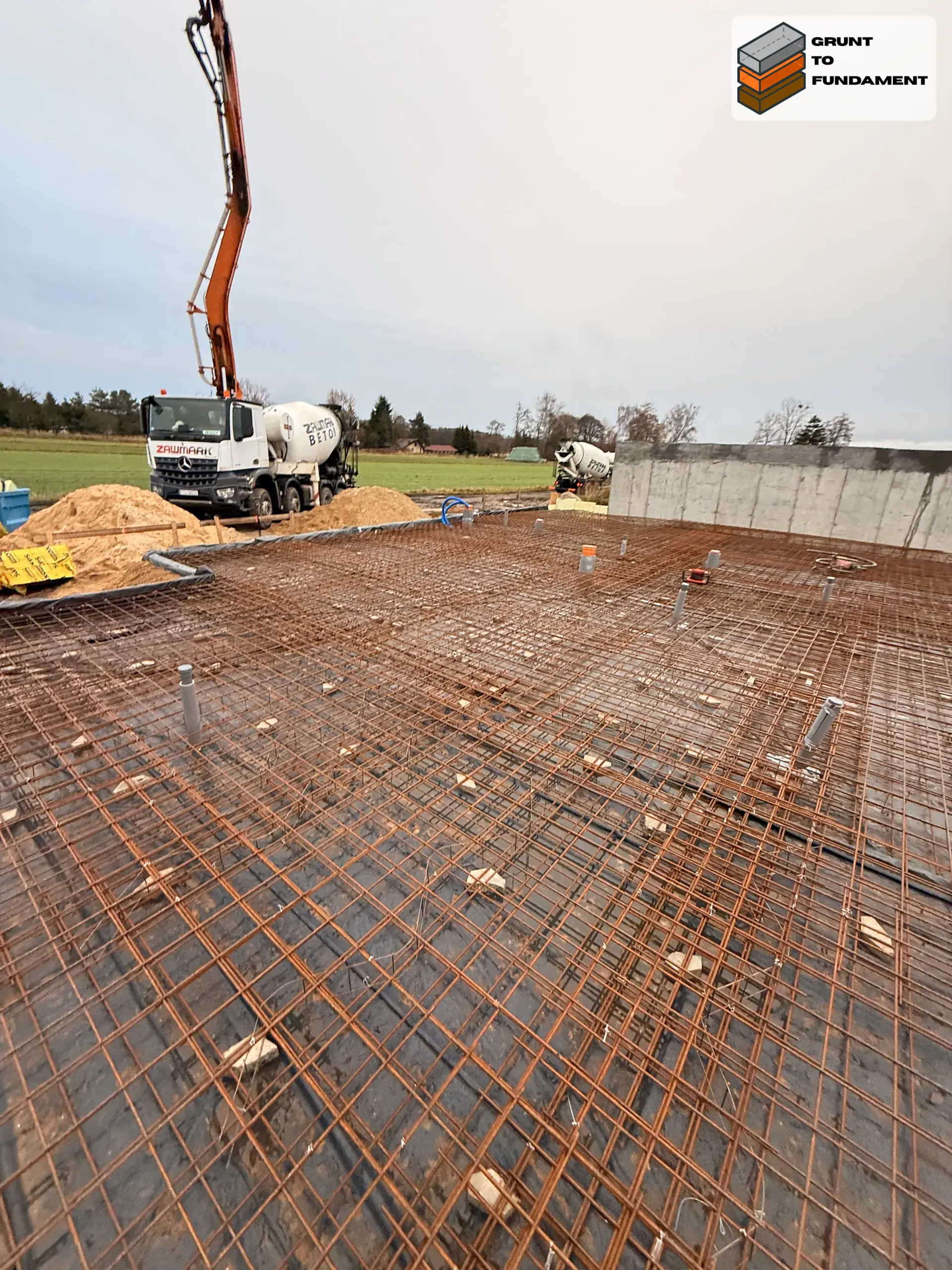 Płyta fundamentowa z garażem żelbetowym - Obrzebin 206m² — zdjęcie 3