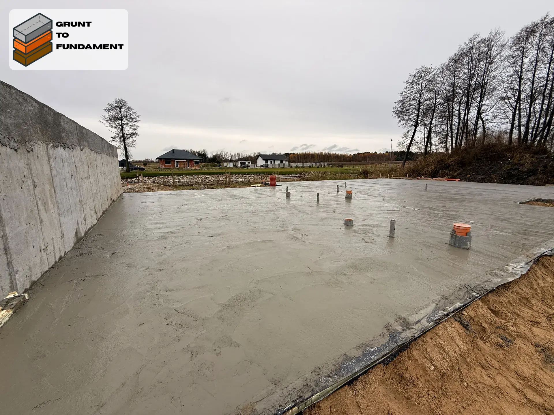 Płyta fundamentowa z garażem żelbetowym - Obrzebin 206m² — zdjęcie 4