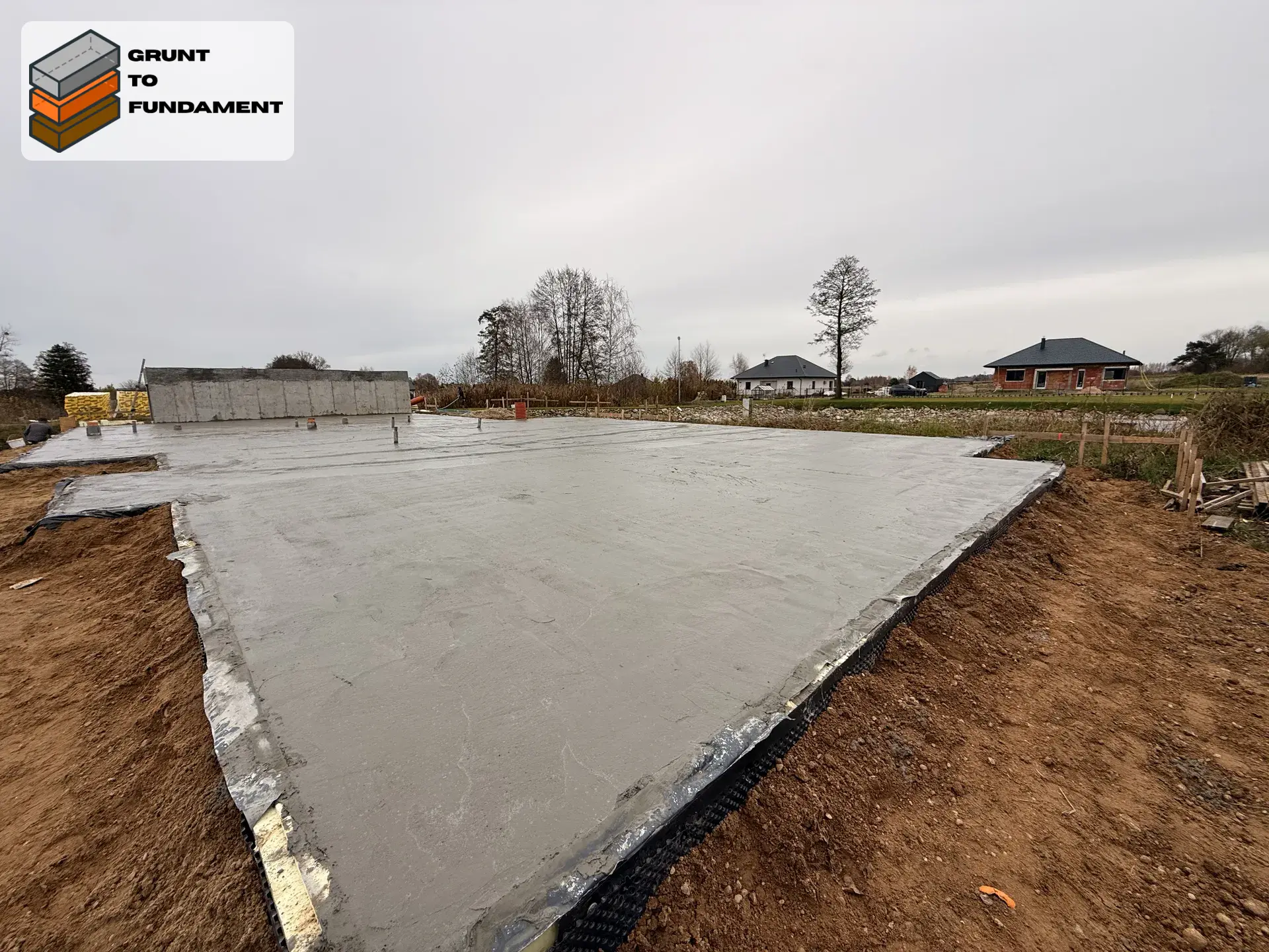 Płyta fundamentowa z garażem żelbetowym - Obrzebin 206m² — zdjęcie 5